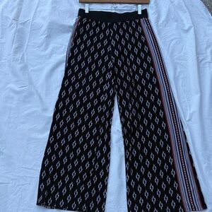 Size XS White House Black Market Black Icat Print Jersey Pant with Stripe Leg